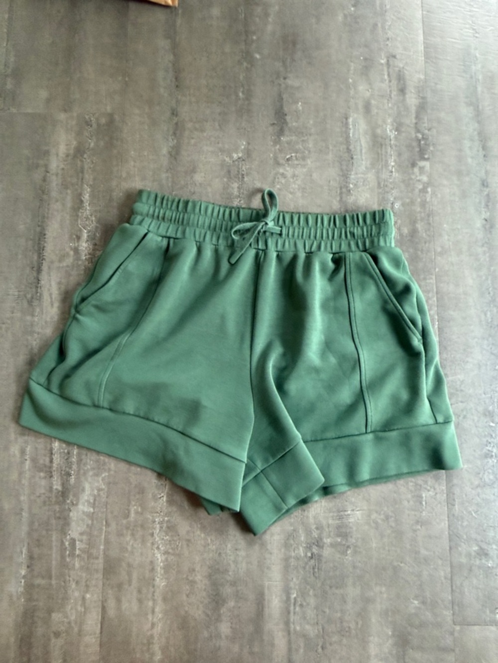 Varley - Atrium high rise short 4.5